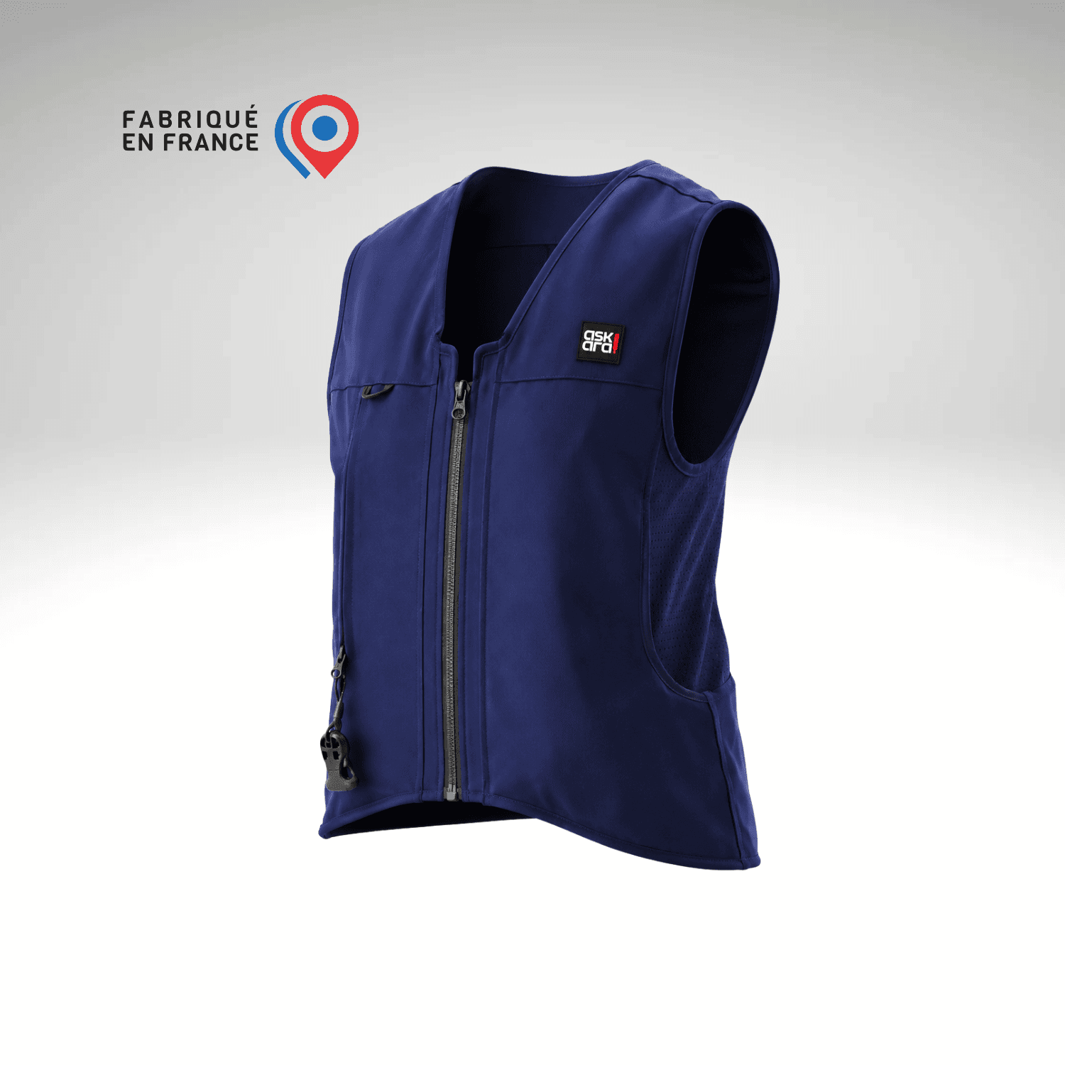 Découvrez le nouveau coloris de notre airbag Askara modèle rafale fabriqué en France : le bleu marine fait son entrée ! Pour style en totue circonstance à cheval, et en toute sécurité